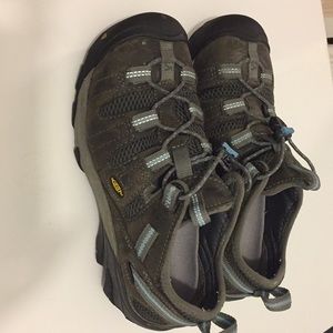 Keen steel toe shoes